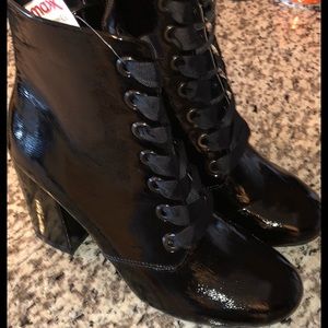 NWT black patent leather boots size 7